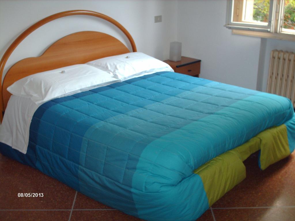 Hotel Triana E Tyche Sasso Marconi Room photo